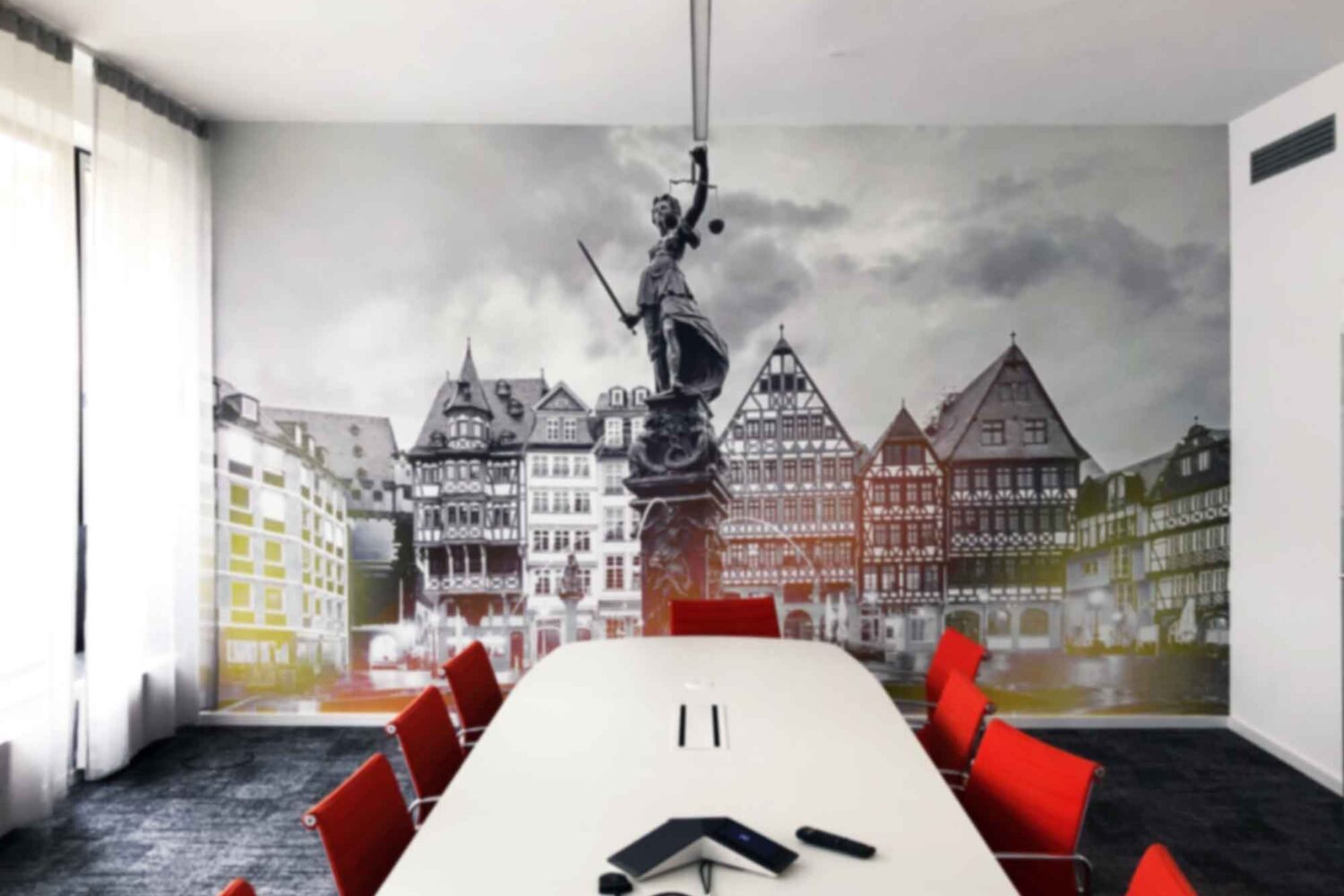 Fototapete-in-Besprechungsraum Wandgestaltung Skyline Frankfurt mit Fototapete Erfurt Digitalvlies in Besprechungsraum in Frankfurt Rebstock