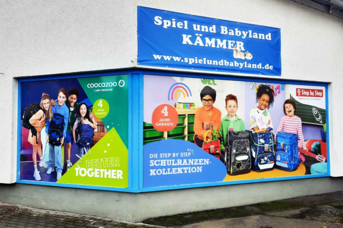 Schaufensterbeklebung in Mücke mit Digitaldruck für Spieleland