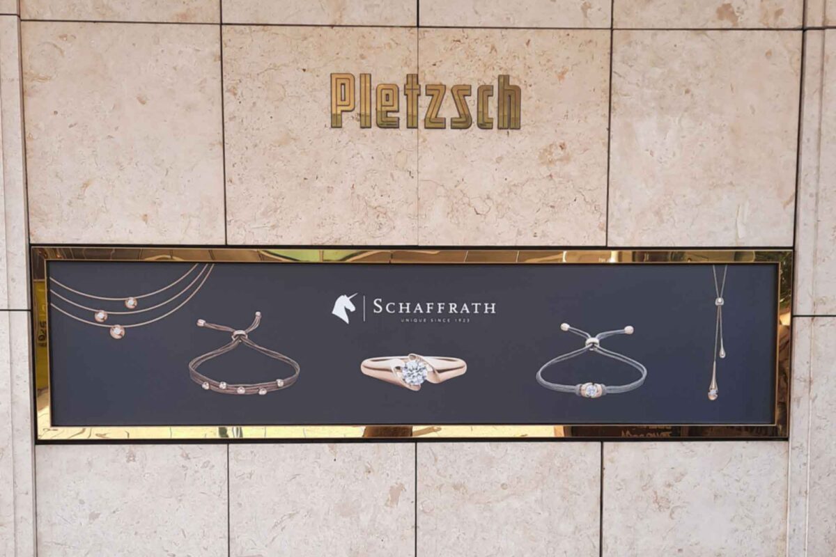 Schaufenster und Einzelbuchstabenbeschriftung auf Zeil FVrankfurt am Main