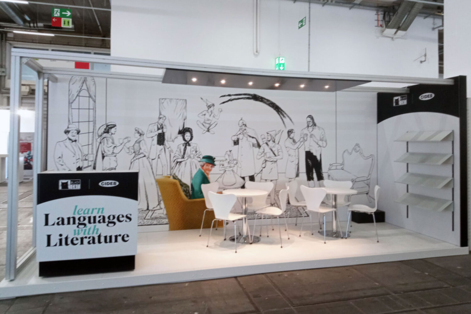 Systemstand-Messestand-mit--Beschriftung-im-Digitaldruck-- Wandgestaltung auf Frankfurter Buchmesse mit Folienplotts und Dugitaldrucken auf Wandflächen Systemstand