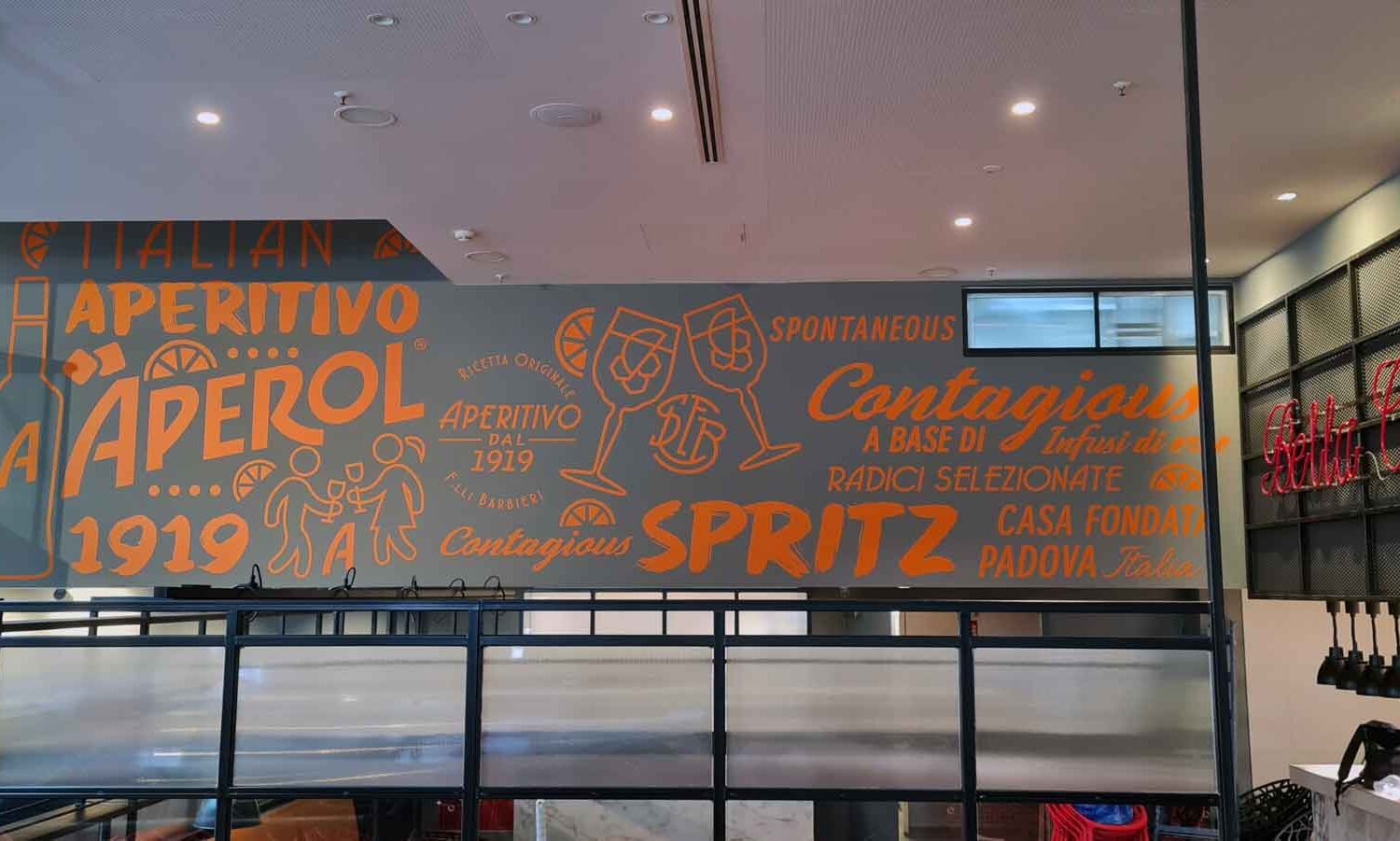 aperol-wand-gestaltung Wandfläche mit Wandtatoo in Darmstadt