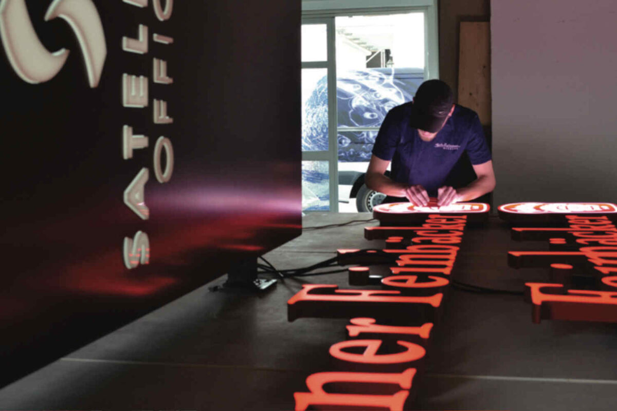 Bau einer Leuchtreklame und Lichtwerbeanlagen in Frankfurt mit LED Modulen