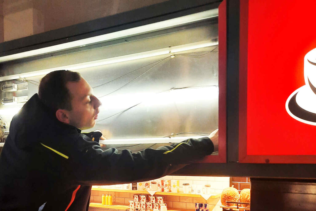 Bau einer Leuchtreklame und Lichtwerbeanlagen in Frankfurt mit LED Modulen