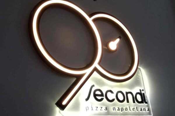 lichtwerbeanlagen-leuchtreklamen-frankfurt-1 Lichtwerbeanlage als Sonderbau mit Led in Warmweiß für Restaurant in Frankfurt Bahnhofsviertel