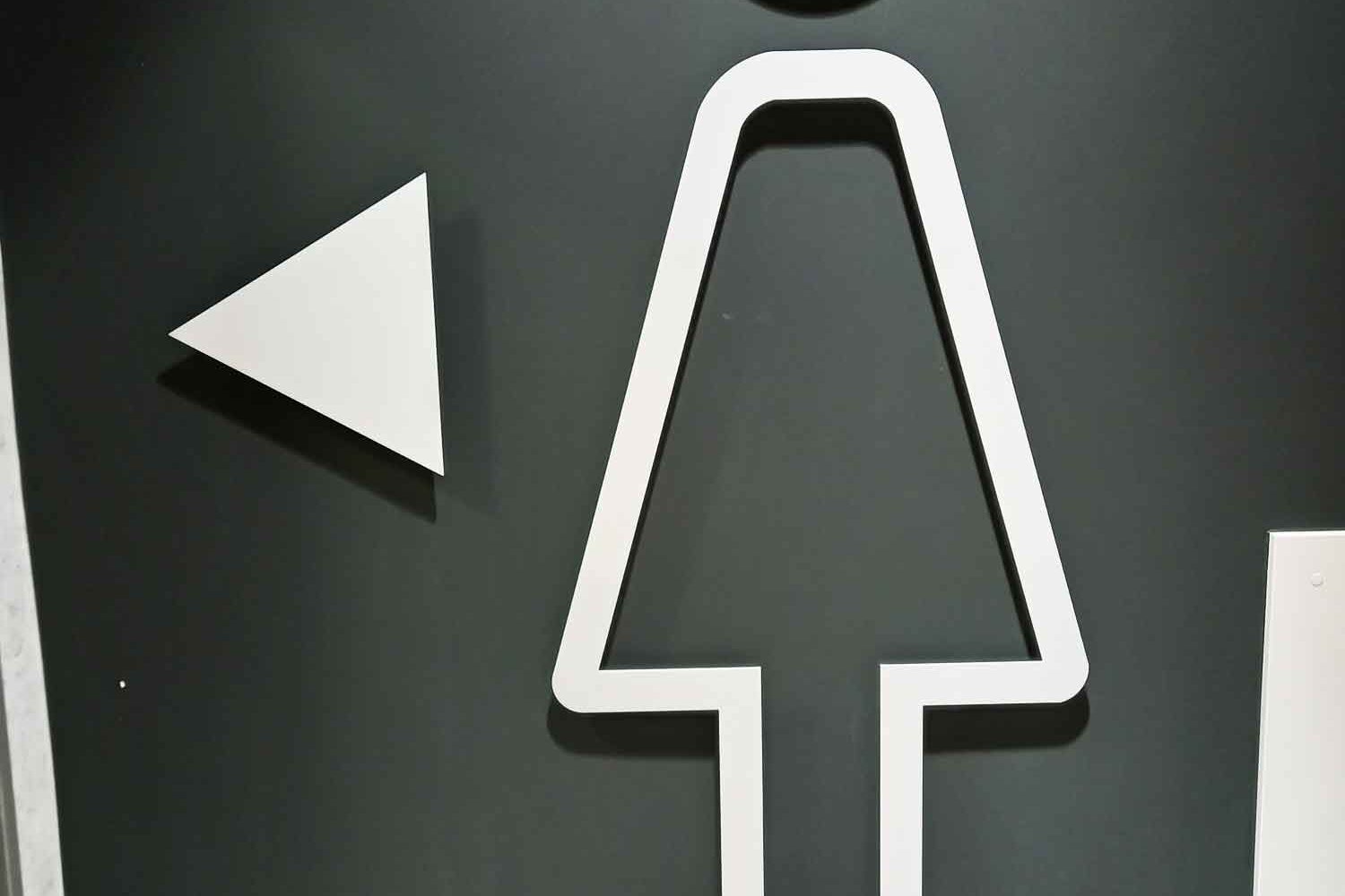 Einzelbuchstaben3 Gefräste Einzelbuchstaben aus Aluminium Pulverbeschichtet und auf Abstand montiert