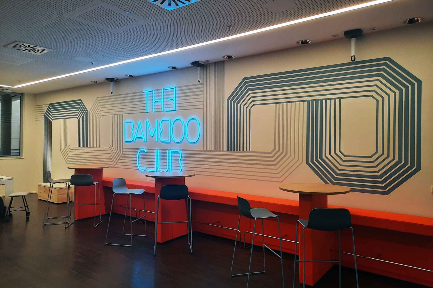 Streifen-und-Leuchtbuchstaben Streifen-und-Leuchtbuchstaben