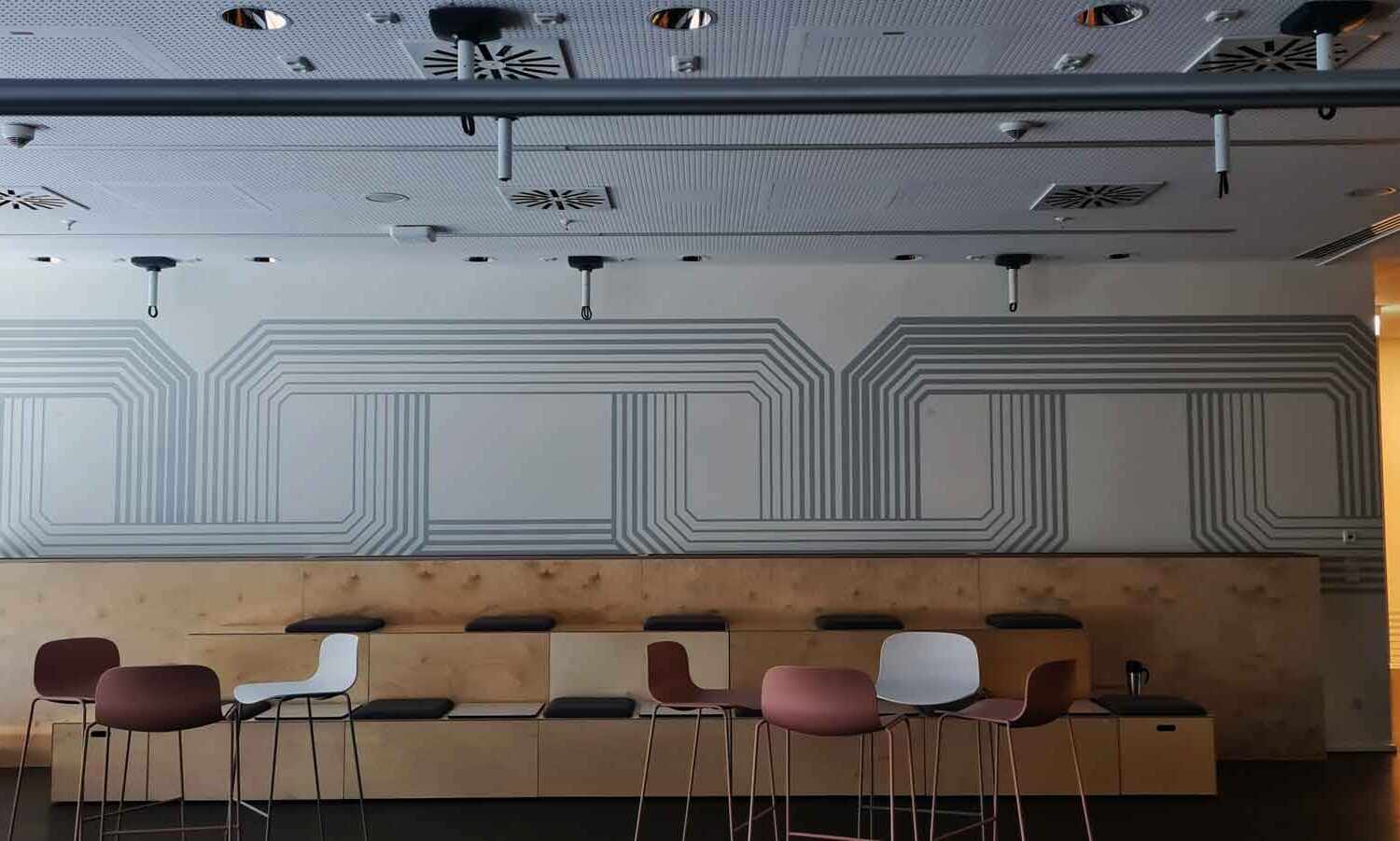 Wandgestaltung-mit-Liniendekor-Folienplotts-in-Schwalbach-im-Taunus-bei-Procter-und-Gamble Wandgestaltung-mit-Liniendekor-Folienplotts-in-Schwalbach-im-Taunus-bei-Procter-und-Gamble